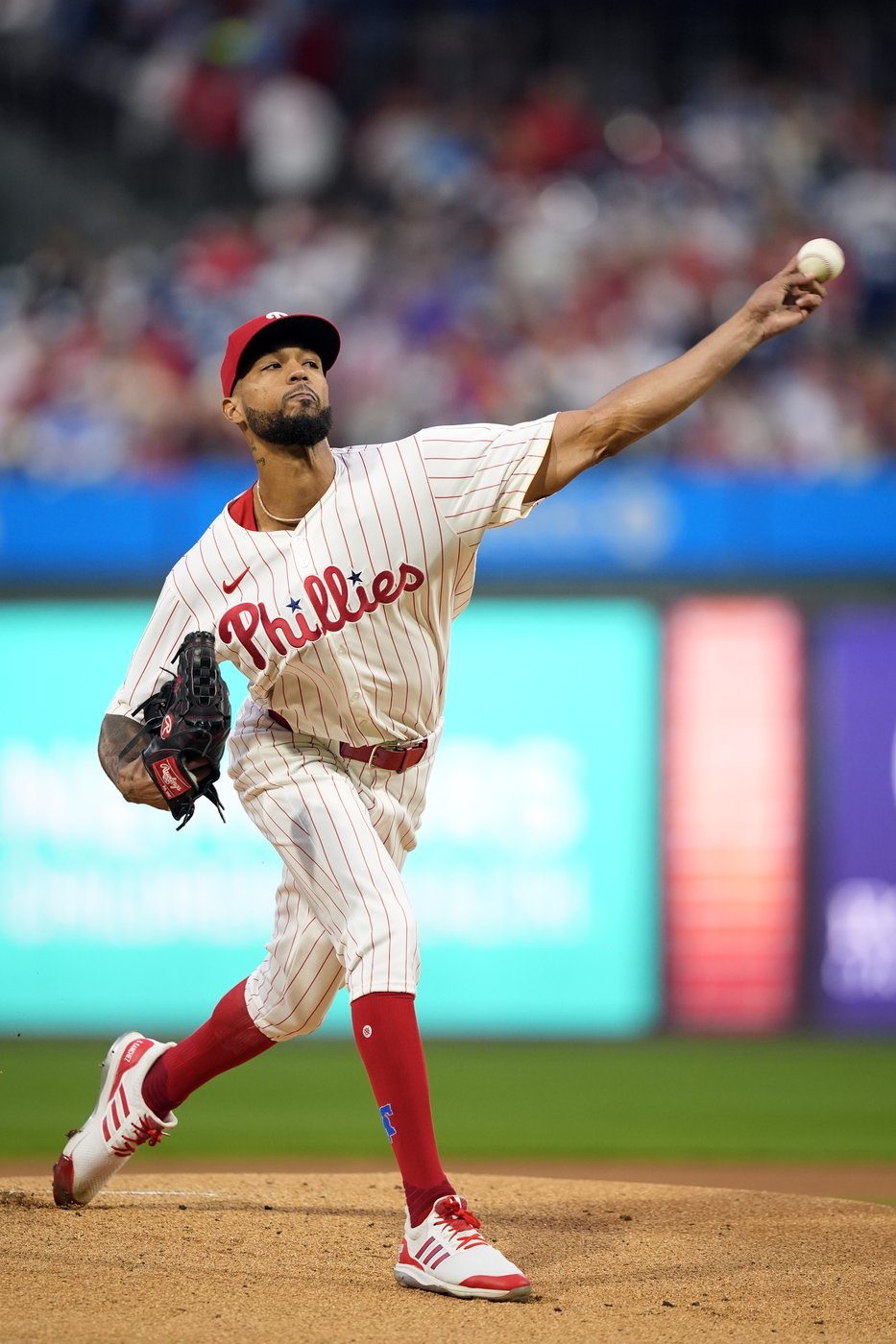 Phillies All-Star Cristopher Sánchez welcomes a baby boy ahead of his Game 2 NLDS start | iNFOnews.ca