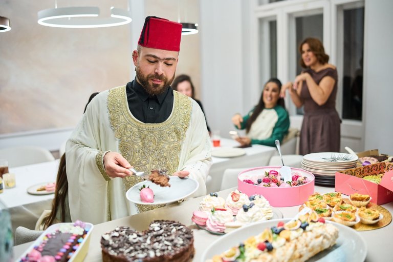 Gay Muslim influencer hosts inclusive Ramadan meal and calls for acceptance across faiths | iNFOnews.ca