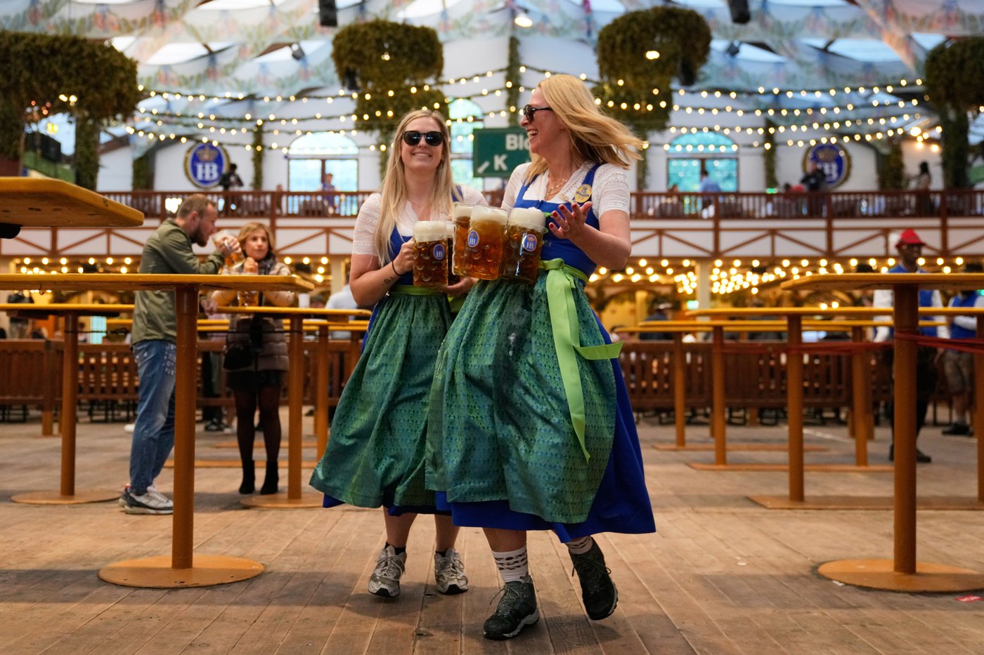 Oktoberfest ends Sunday with the traditional Bavarian salute | iNFOnews.ca