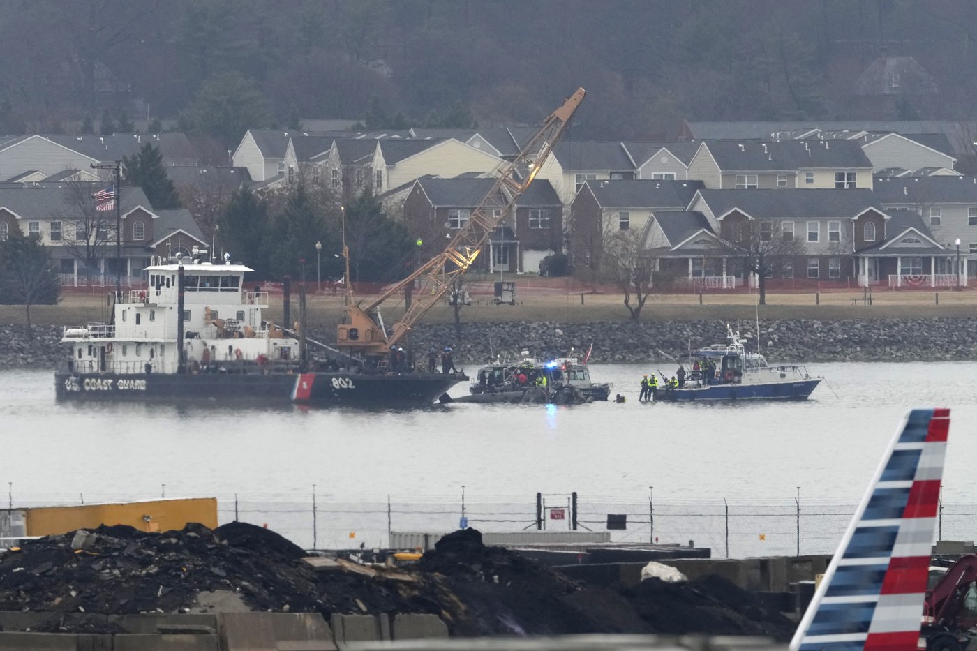 Pilots have reported repeated close calls similar to fatal collision near DC airport | iNFOnews.ca