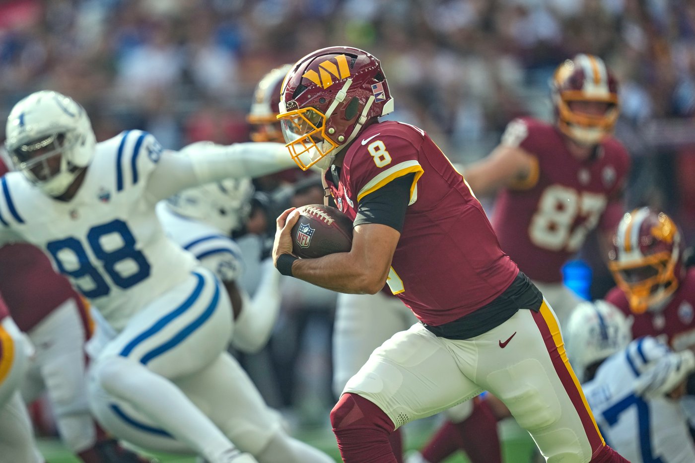 Commanders QB Mariota injures his knee in game vs. Colts, rookie Kaliakmanis playing | iNFOnews.ca Commanders QB Mariota injures his knee in game vs. Colts, rookie Kaliakmanis playing | iNFOnews.ca