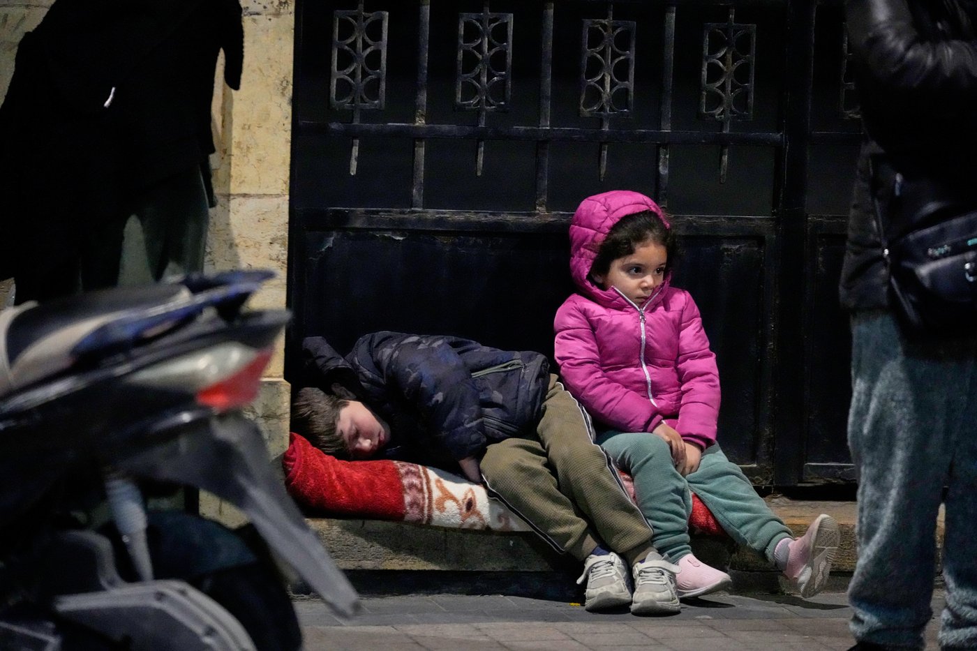 Photos show Lebanese people fleeing after Israeli strikes | iNFOnews.ca