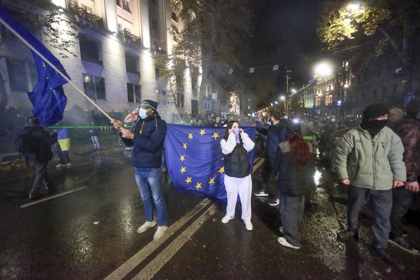 Georgian protesters and police clash after prime minister suspends talks on joining the EU | iNFOnews.ca