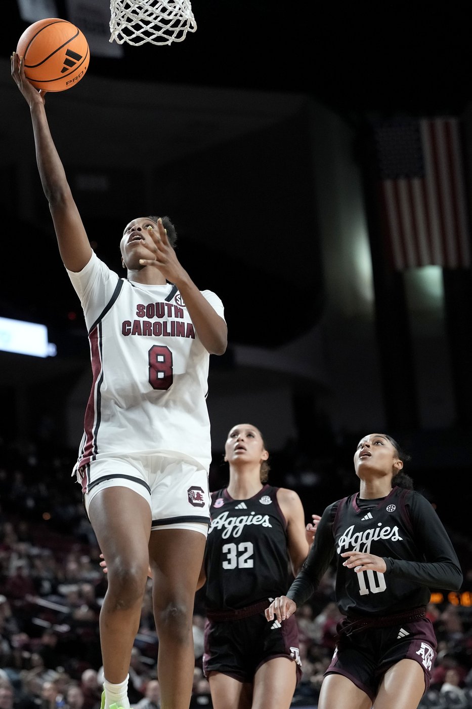 Joyce Edwards' 28 points lead No. 3 South Carolina to a 71-56 victory over Texas A&M | iNFOnews.ca