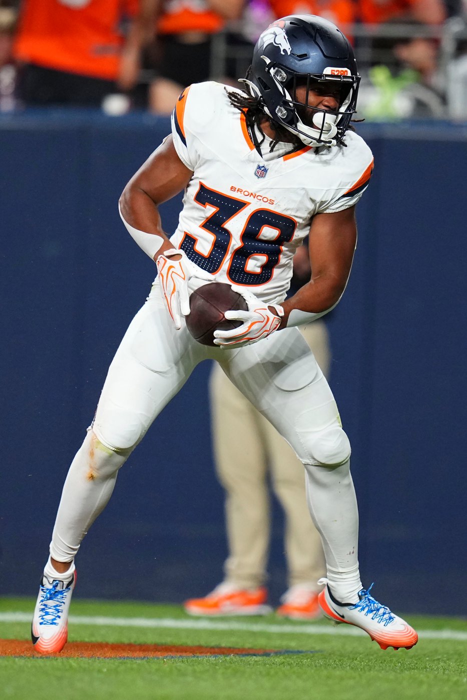 An 88-yard strike and 3 TDs: Sam Ehlinger’s big night for the Broncos in 34-6 rout of Vikings | iNFOnews.ca