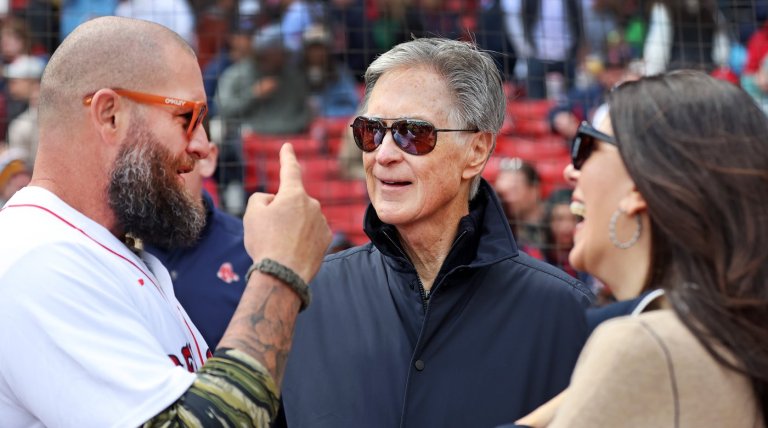Plane circles Fenway Park for an hour towing banner imploring Red Sox ownership to sell the team | iNFOnews.ca