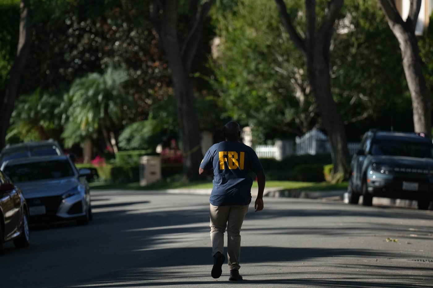 AP sources: Federal agents search Beverly Hills mansion in investigation of ex-Rep. Eric Swalwell | iNFOnews.ca