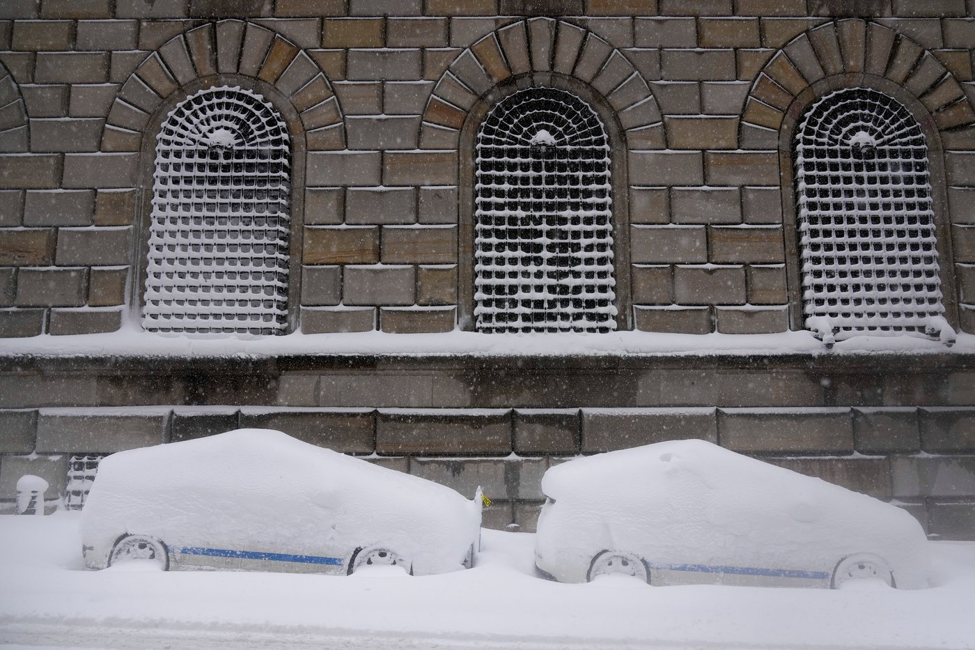 Photos of a massive snowstorm pummeling northeast US | iNFOnews.ca
