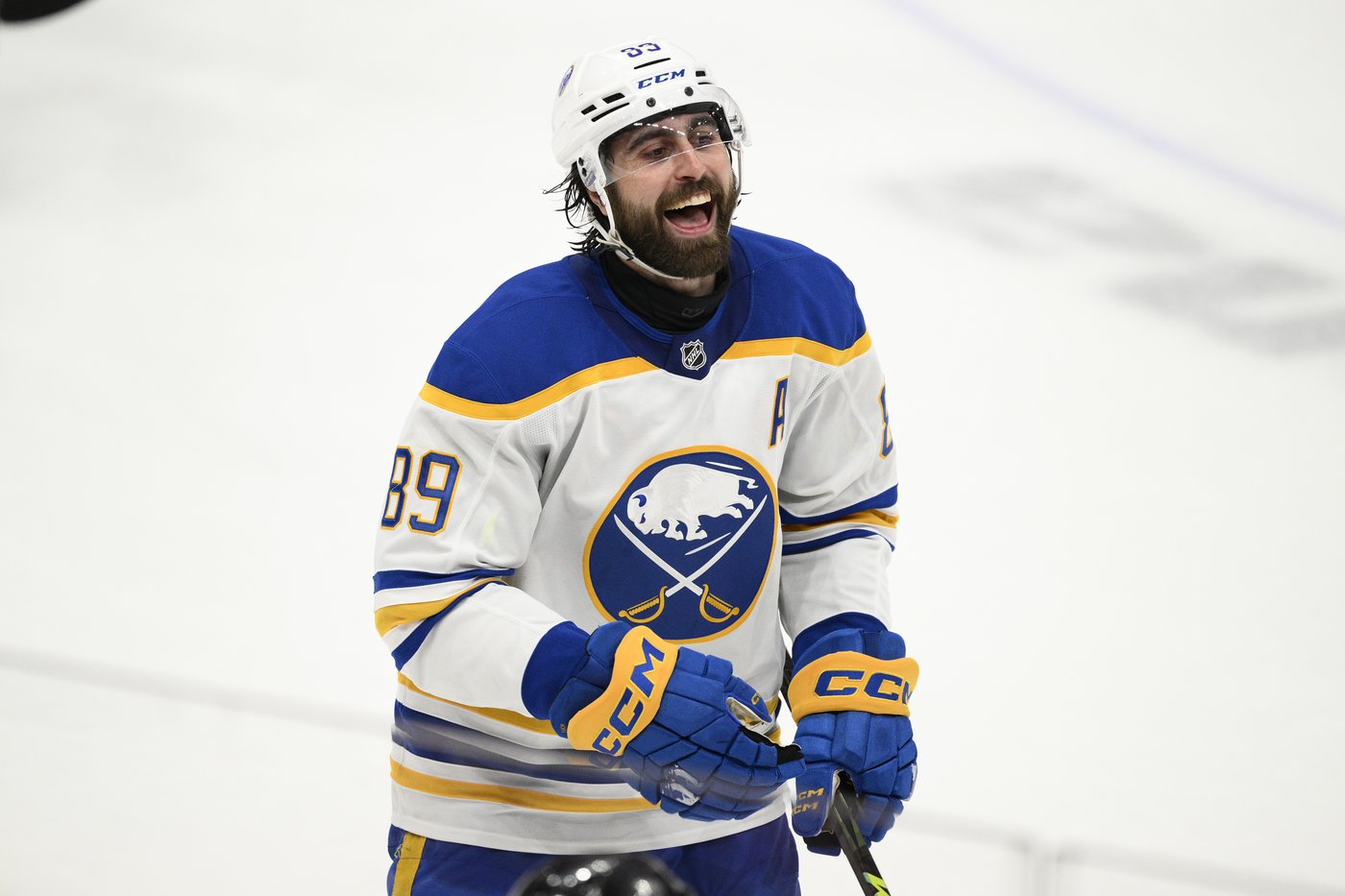 Coach Lindy Ruff earns 900th victory in Sabres' season-ending 5-4 win over Flyers | iNFOnews.ca