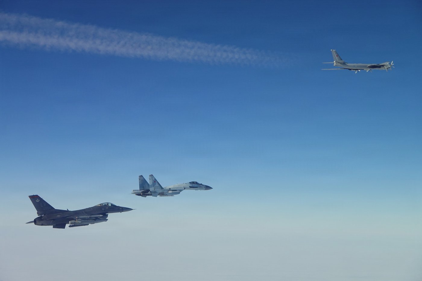 NORAD intercepts 5 Russian aircraft near Alaska, though military says there was no threat | iNFOnews.ca NORAD intercepts 5 Russian aircraft near Alaska, though military says there was no threat | iNFOnews.ca