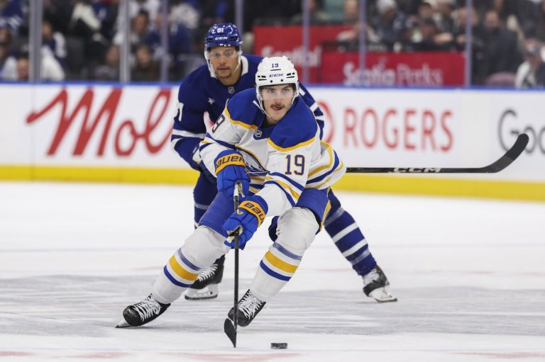 Tavares scores 499th goal, Maple Leafs top Sabres in 4-3 overtime | iNFOnews.ca Tavares scores 499th goal, Maple Leafs top Sabres in 4-3 overtime | iNFOnews.ca