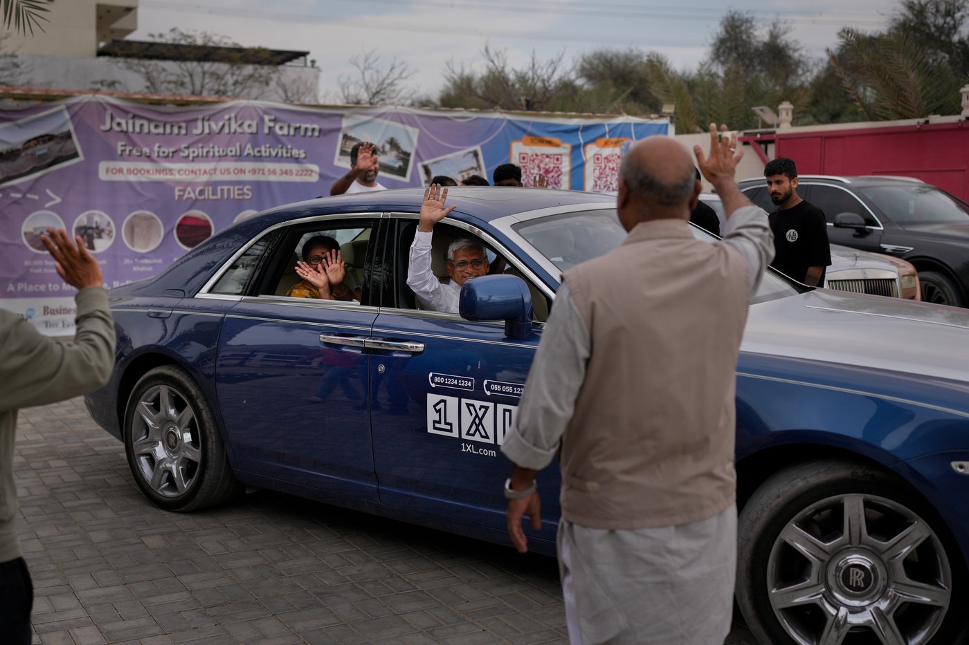 Photos show travellers stuck in the UAE taking shelter from war at Indian expat's home | iNFOnews.ca