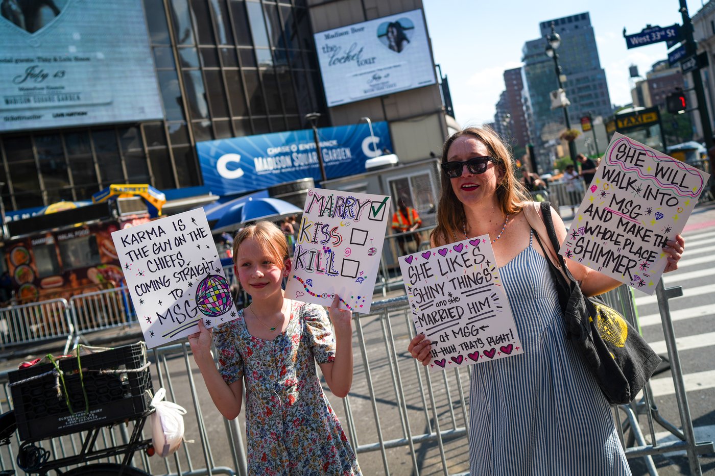 Madison Square Garden is abuzz with eager Swifties ahead of Swift-Kelce wedding | iNFOnews.ca Madison Square Garden is abuzz with eager Swifties ahead of Swift-Kelce wedding | iNFOnews.ca