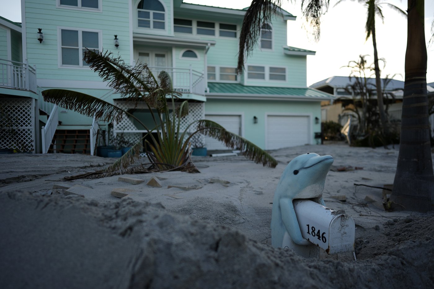 Florida digs out of mountains of sand swept in by back-to-back hurricanes | iNFOnews.ca Florida digs out of mountains of sand swept in by back-to-back hurricanes | iNFOnews.ca