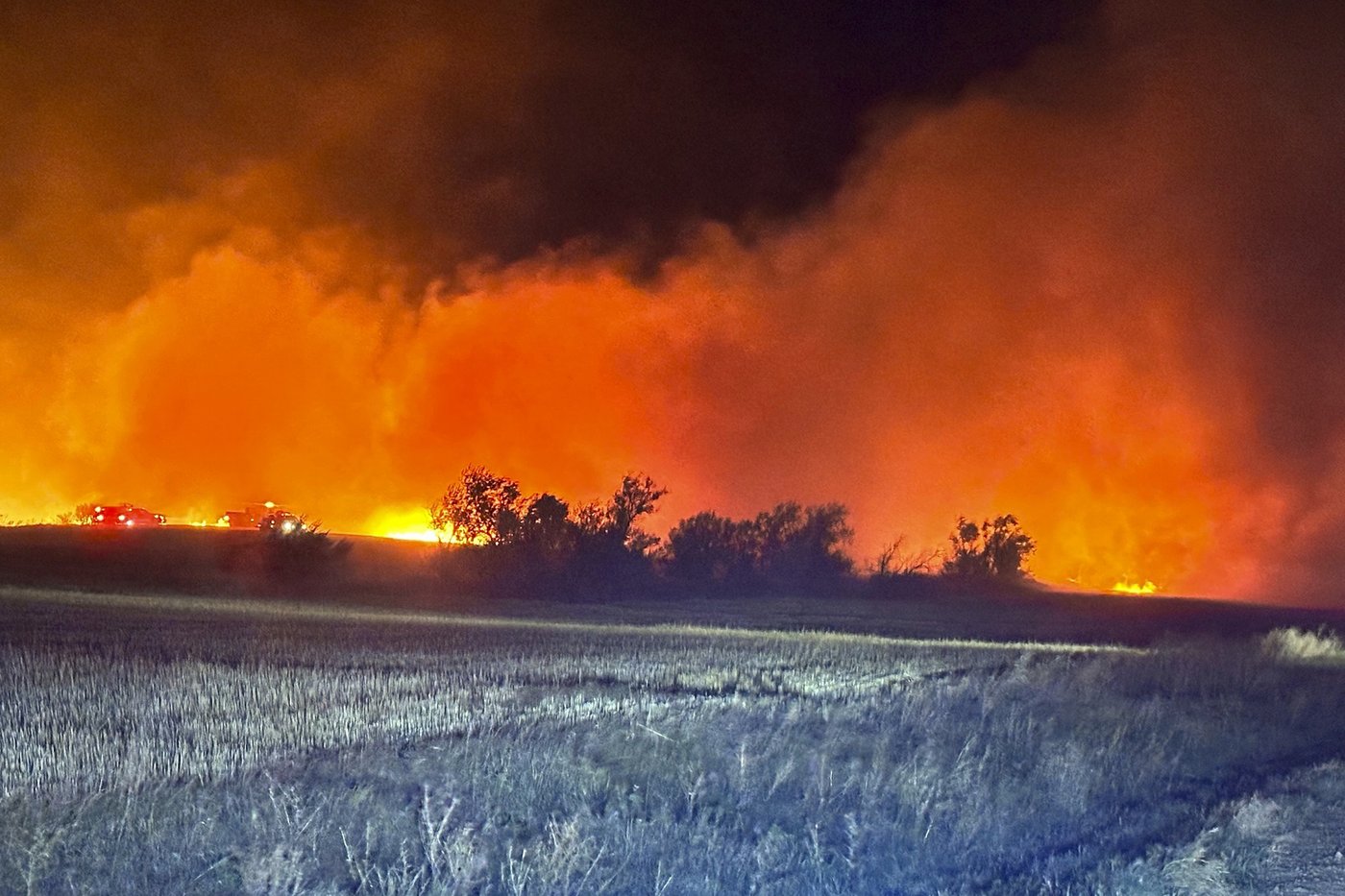 Weekend wildfires lead to 1 death, large areas burned in western North Dakota | iNFOnews.ca