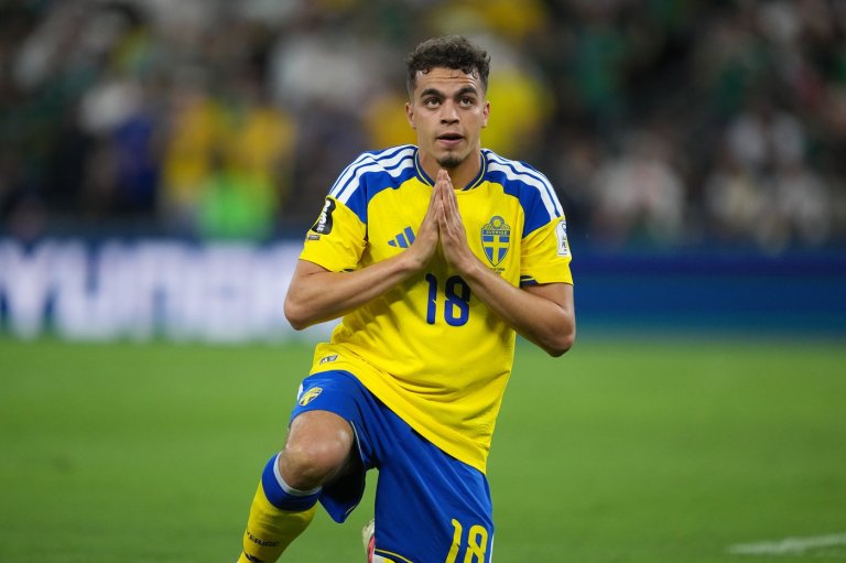 Sweden gets 2 goals from Yasin Ayari and pounds Tunisia 5-1 to move atop World Cup Group F | iNFOnews.ca