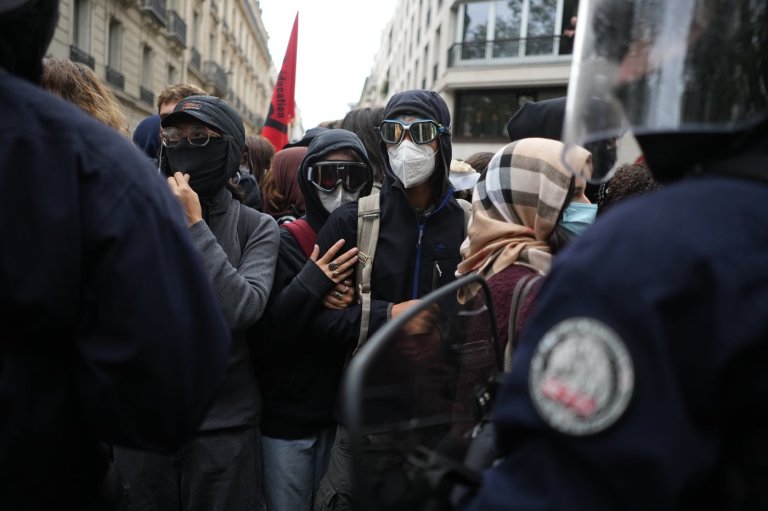 Police fire tear gas at a barricaded high school in Paris as school protests show no sign of ending | iNFOnews.ca
