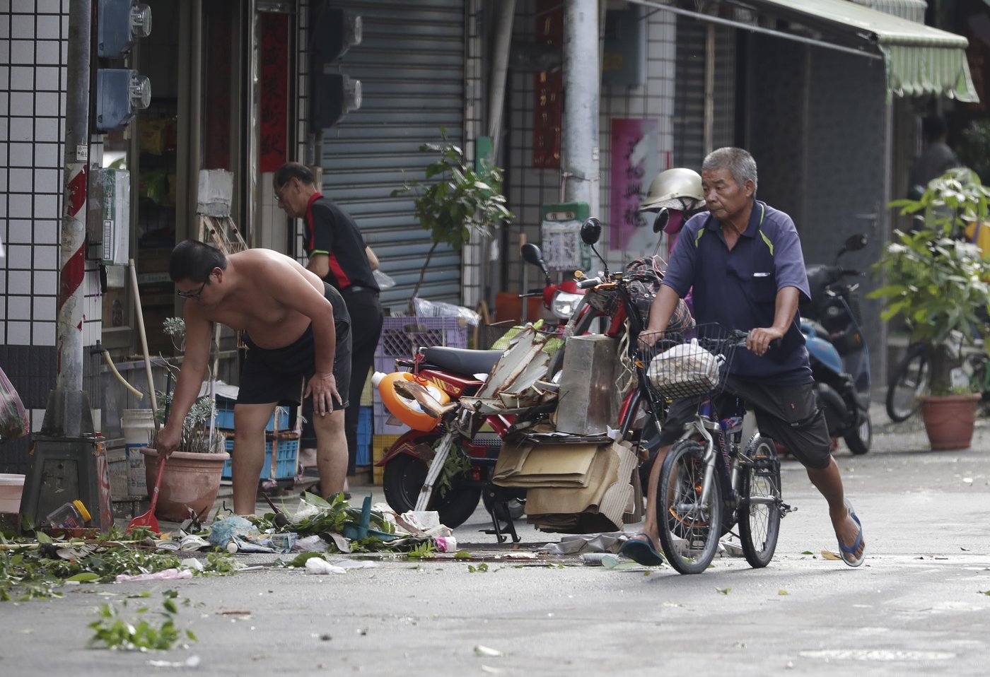 Work and travel resumes across Taiwan after Typhoon Krathon finally dissipates | iNFOnews.ca