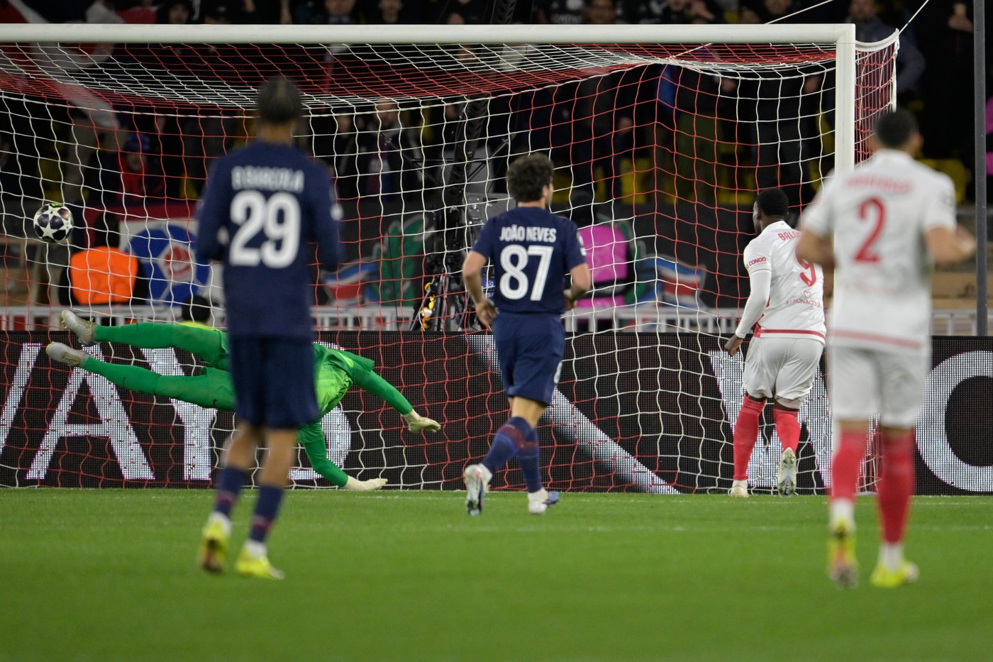 Balogun scores two early goals but Monaco loses 3-2 to PSG in Champions League | iNFOnews.ca Balogun scores two early goals but Monaco loses 3-2 to PSG in Champions League | iNFOnews.ca