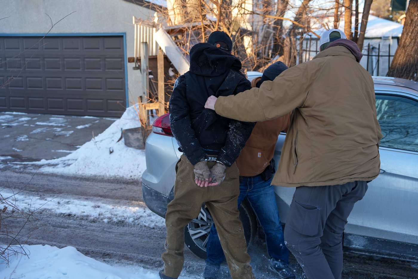 Immigration agents draw guns and arrest activists following them in Minneapolis | iNFOnews.ca Immigration agents draw guns and arrest activists following them in Minneapolis | iNFOnews.ca