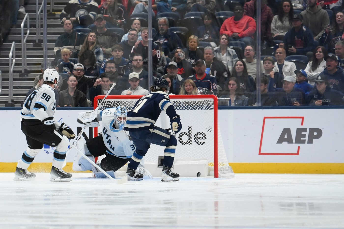 Nick Schmaltz scores twice, reaches 500 points as Mammoth beat Blue Jackets 4-1 | iNFOnews.ca