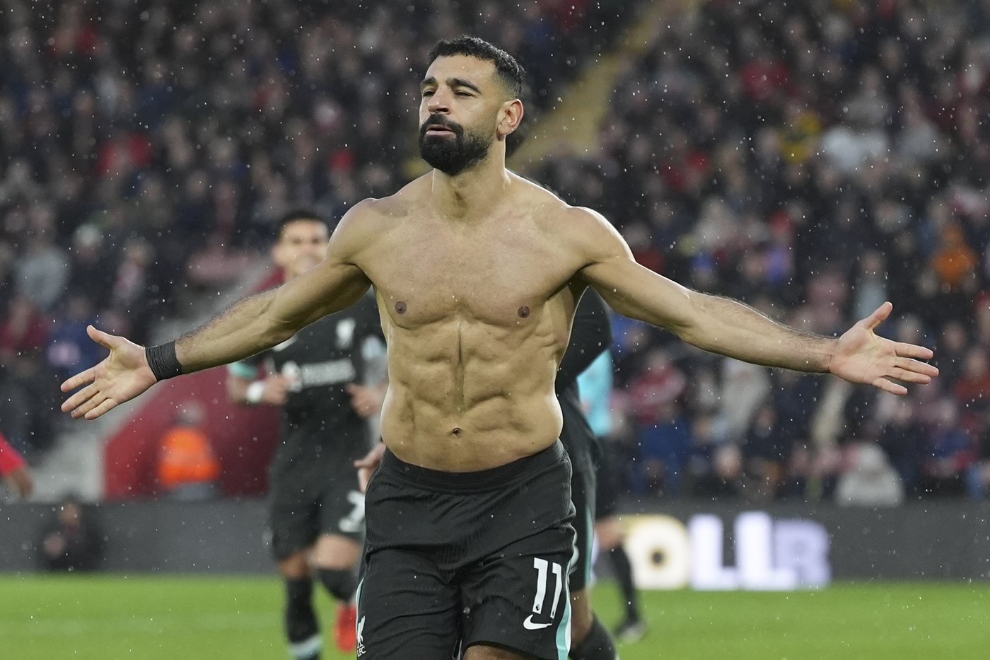 Salah double sends Liverpool 8 points clear in Premier League as United draws first game with Amorim | iNFOnews.ca