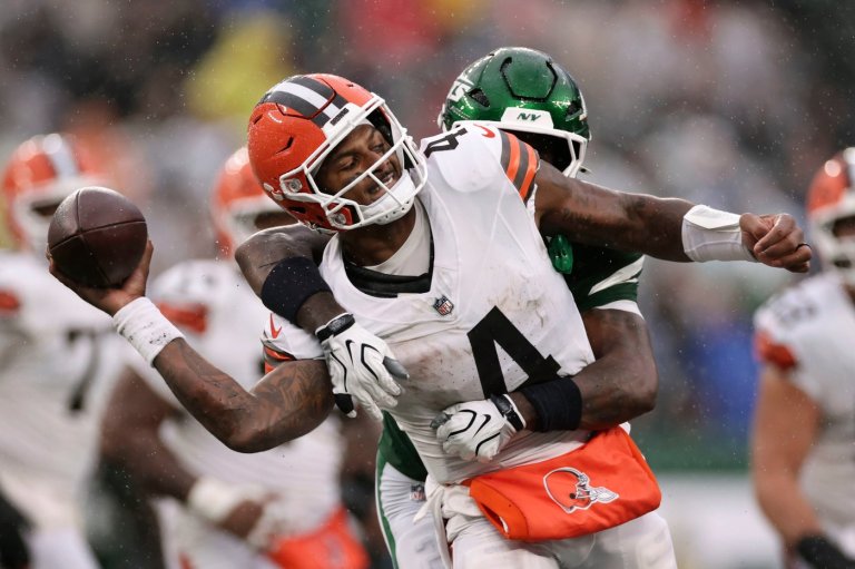 Browns' rebuilt offensive line remains work in progress as team struggles to find offensive footing | iNFOnews.ca