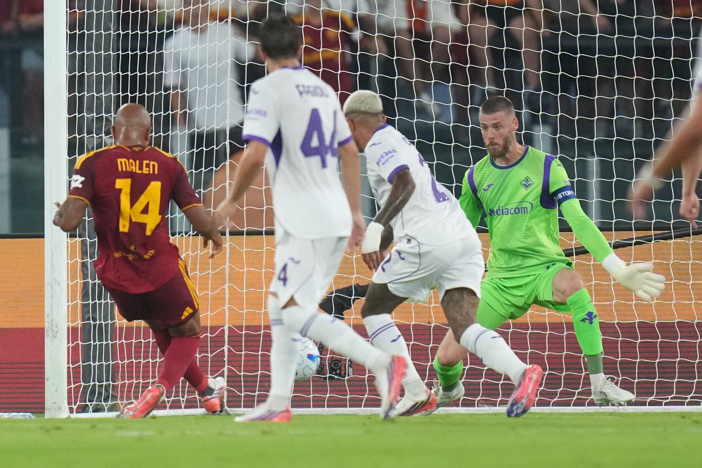 Donyell Malen is scoring goals for Roma at a rate similar to how the locals down espressos | iNFOnews.ca Donyell Malen is scoring goals for Roma at a rate similar to how the locals down espressos | iNFOnews.ca