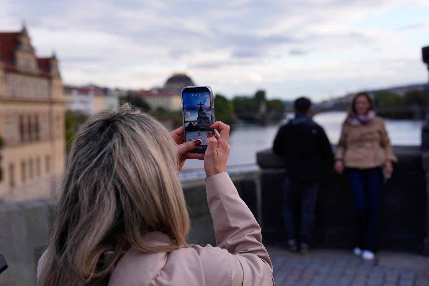 Depeche Mode fans flock to Prague’s Charles Bridge to recreate 1988 band photo | iNFOnews.ca Depeche Mode fans flock to Prague’s Charles Bridge to recreate 1988 band photo | iNFOnews.ca