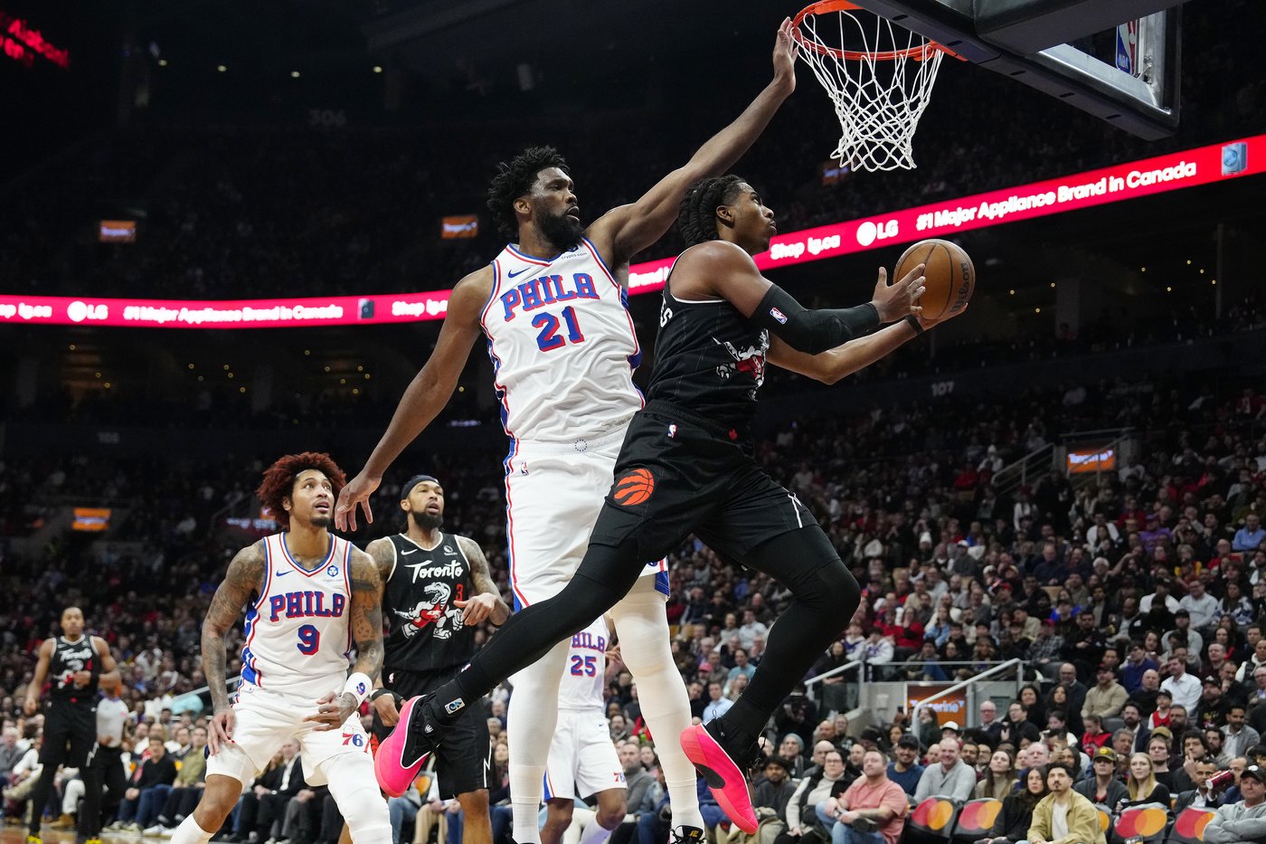 Maxey powers 76ers past Raptors 115-102; Lowry takes the court in Toronto again | iNFOnews.ca