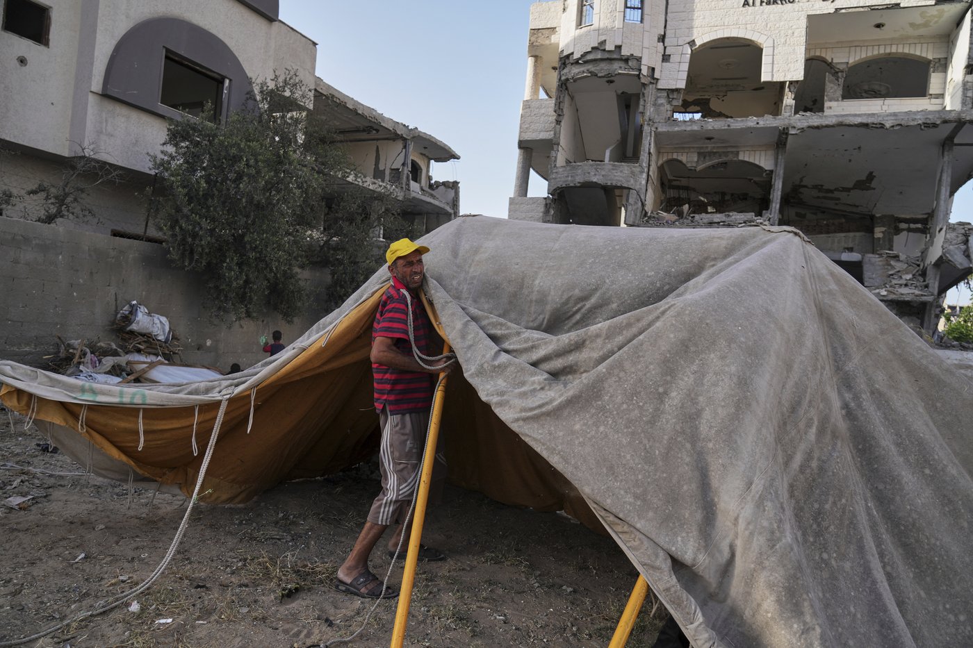 After brief return home, a family in Gaza is forced by war to flee again | iNFOnews.ca After brief return home, a family in Gaza is forced by war to flee again | iNFOnews.ca