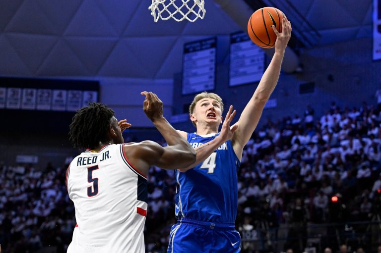 Dix stars in Creighton's win over No. 5 UConn 2 weeks after his mother's death | iNFOnews.ca