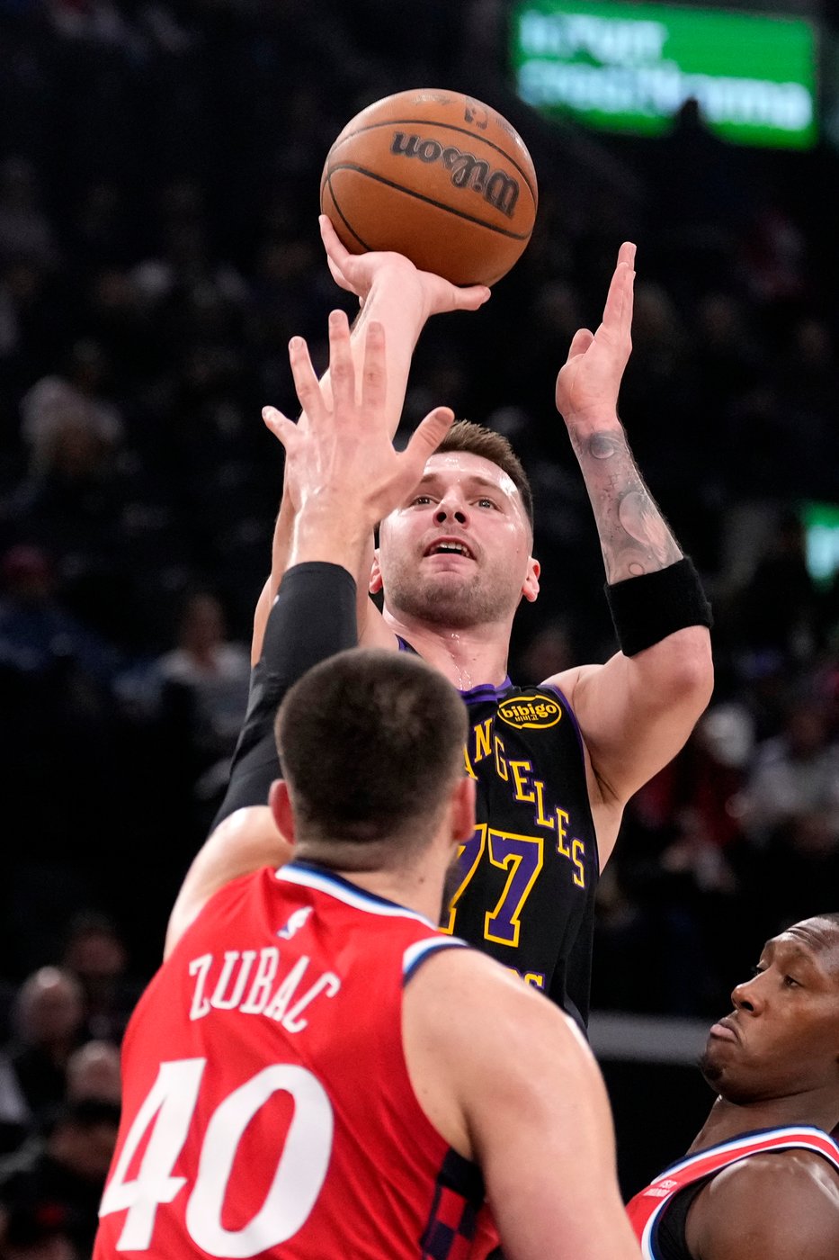 Kawhi Leonard's 24 points help Clippers hold off Lakers in tight fourth quarter | iNFOnews.ca