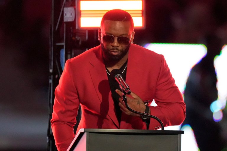 Falcons sacks king John Abraham has former coach Mike Smith return to lead ring of honor ceremony | iNFOnews.ca