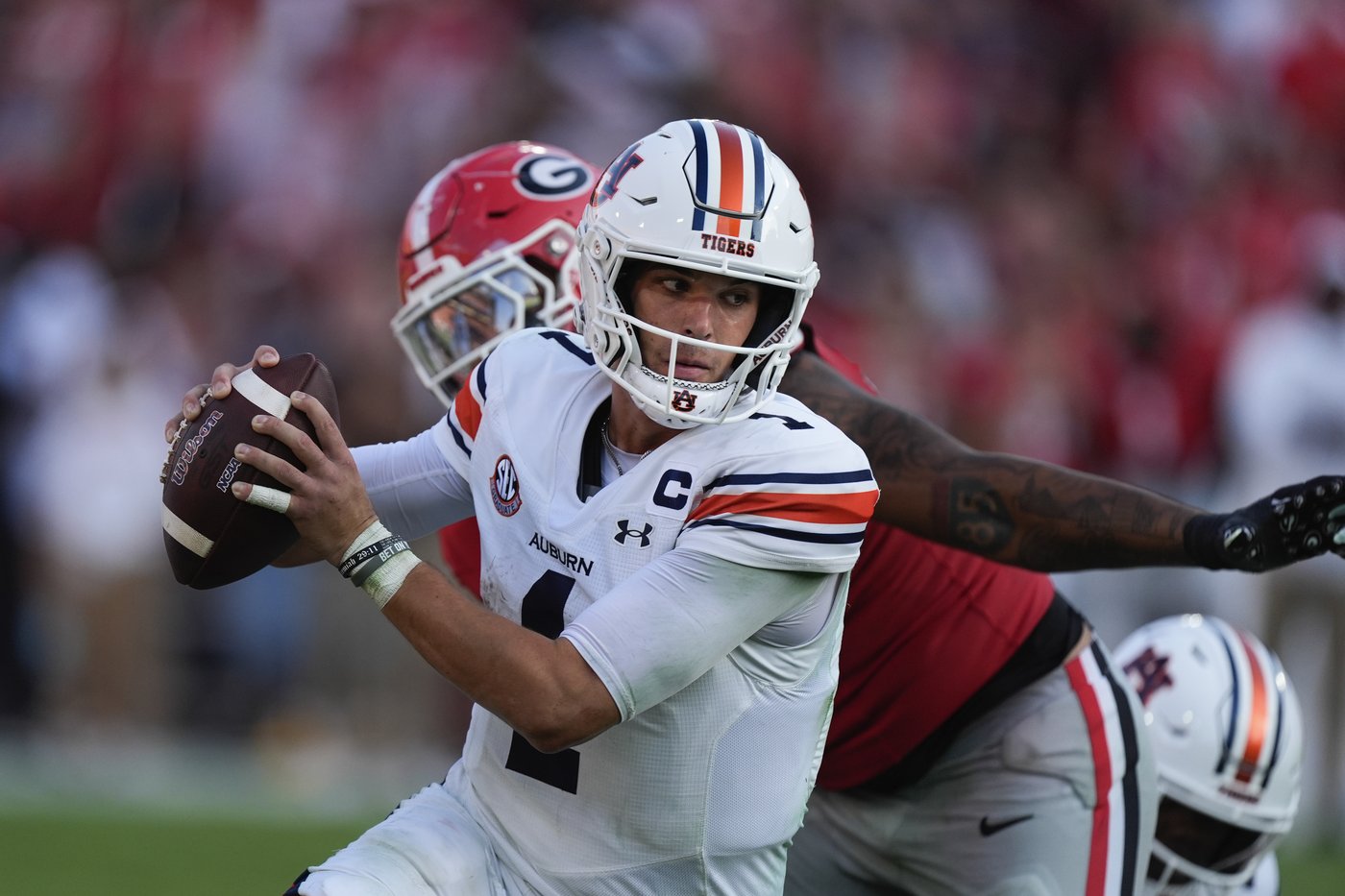 No. 5 Georgia bounces back from loss at Alabama, makes it 8 in a row over Auburn 31-13 | iNFOnews.ca No. 5 Georgia bounces back from loss at Alabama, makes it 8 in a row over Auburn 31-13 | iNFOnews.ca