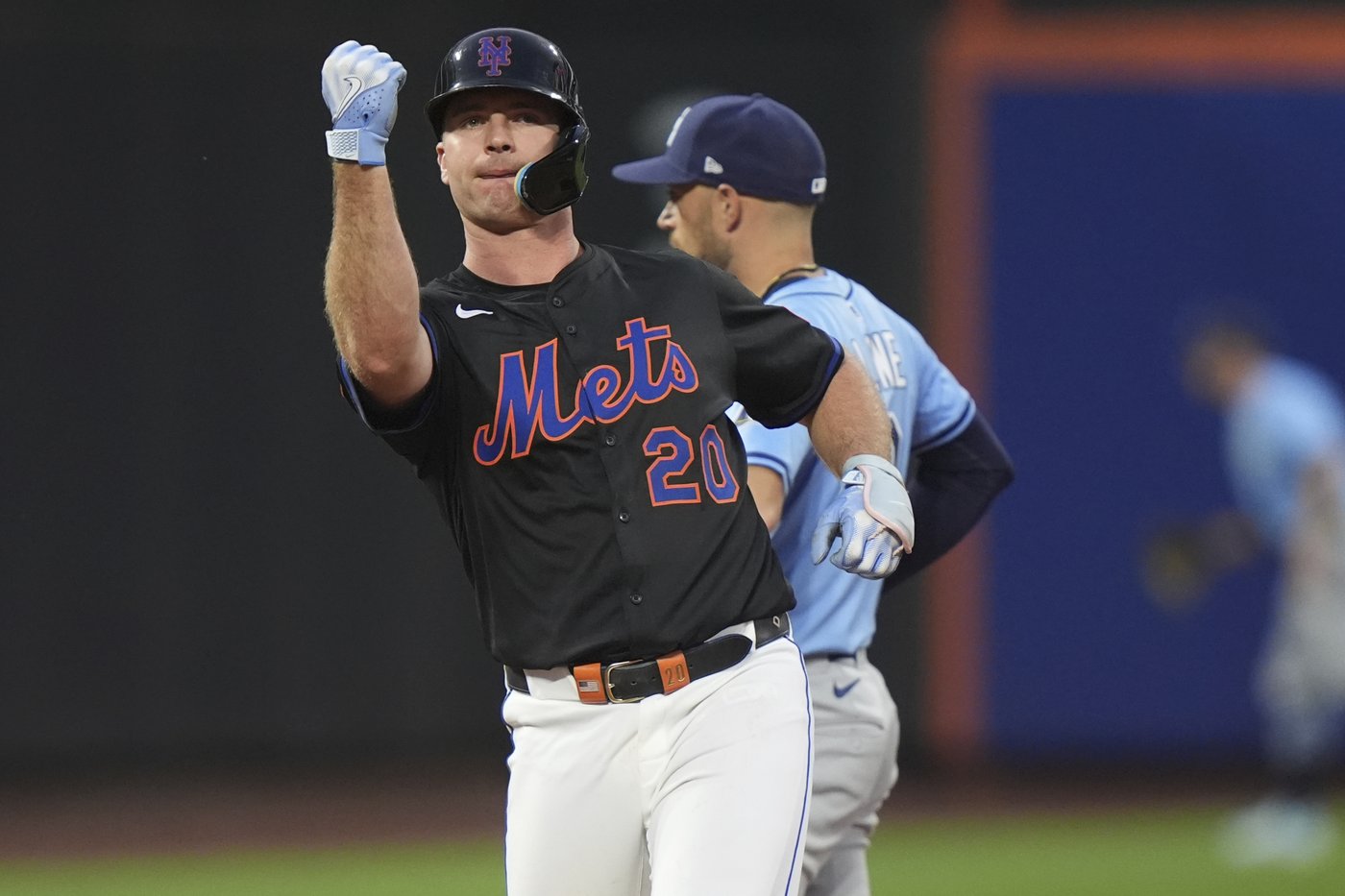 Rays storm back with 6-run sixth inning and hang on to edge Mets 7-5 | iNFOnews.ca