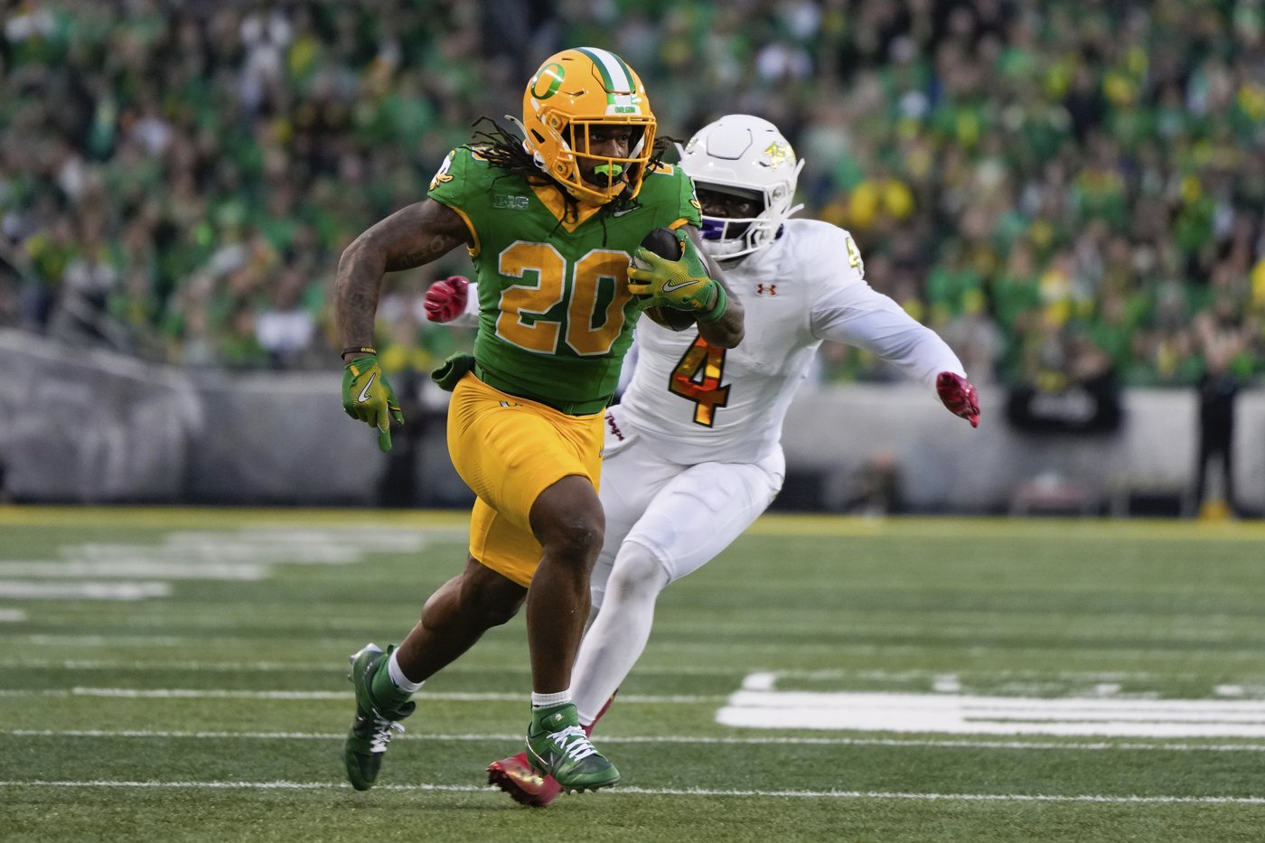 Gabriel breaks NCAA total TDs record and No. 1 Oregon downs Maryland 39-18 | iNFOnews.ca
