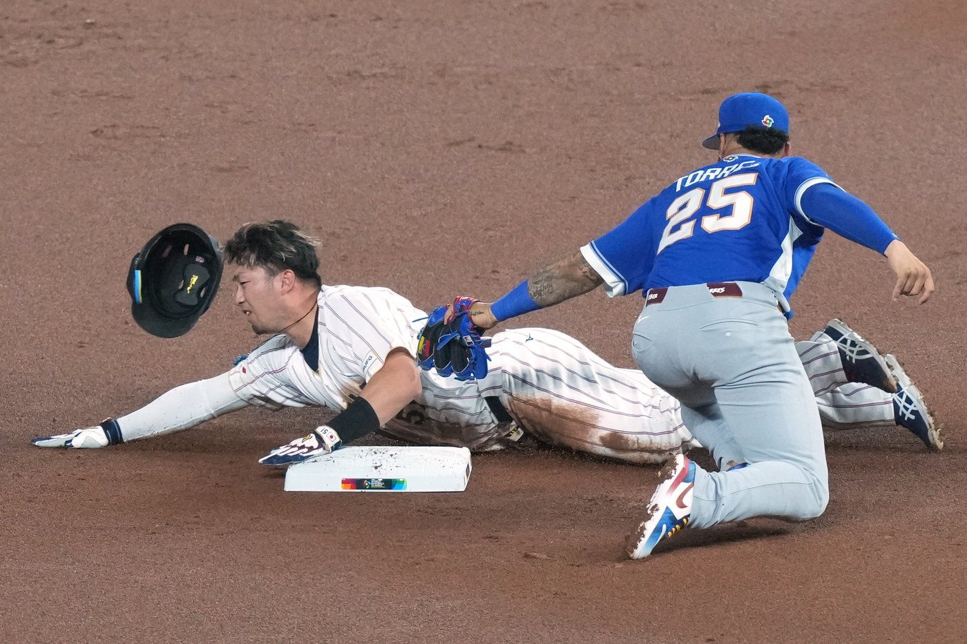 Japan's Seiya Suzuki leaves WBC quarterfinal after appearing to hurt leg on slide | iNFOnews.ca
