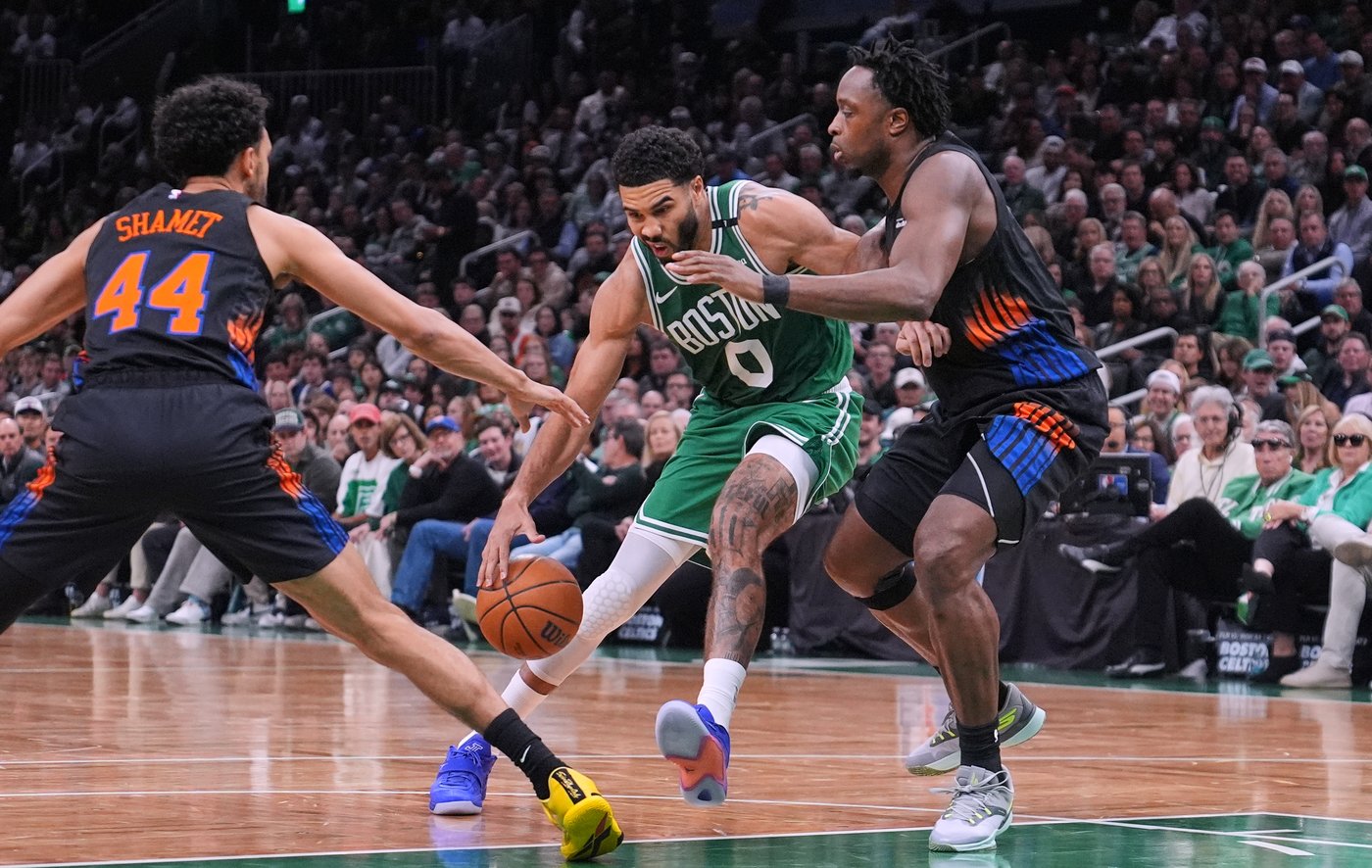 Jayson Tatum scores 36, sizzles down the stretch as Celtics fend off Knicks 107-103 | iNFOnews.ca