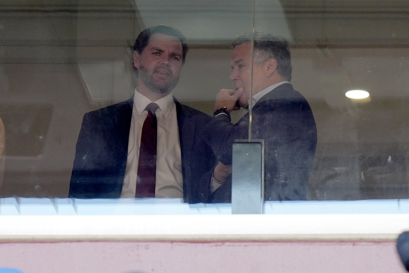 Trump gets warm welcome as he watches Army-Navy game alongside key allies, nominees and Daniel Penny | iNFOnews.ca