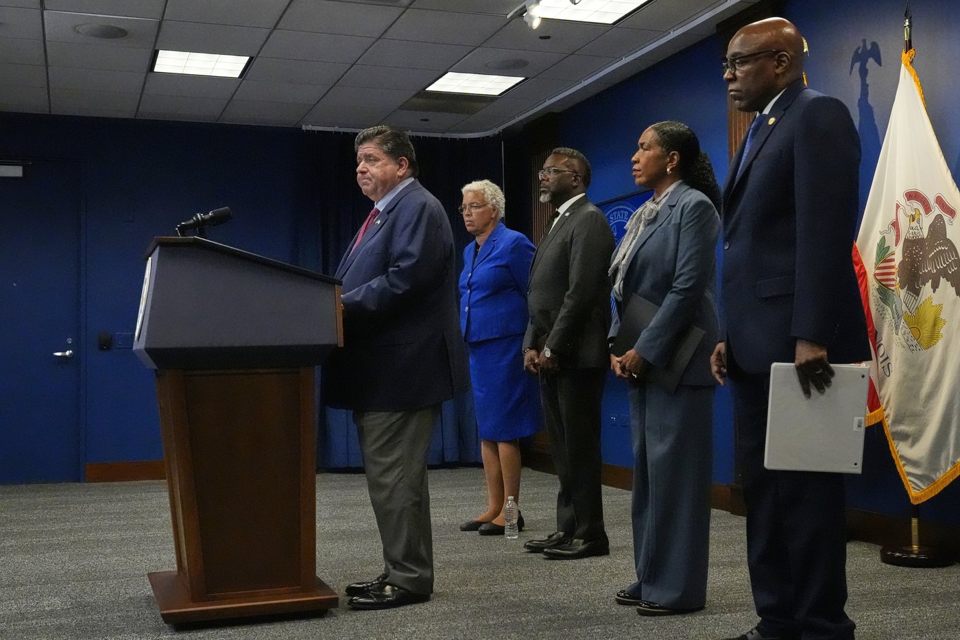 Trump says he's set to order federal intervention in Chicago and Baltimore, despite local opposition | iNFOnews.ca
