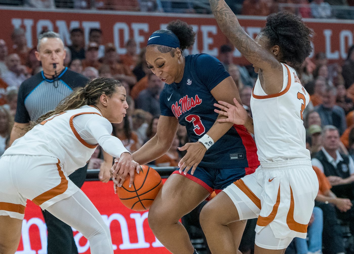 Lee scores 17 and makes clutch play to help No. 2 Texas survive No. 15 Mississippi 67-64 | iNFOnews.ca Lee scores 17 and makes clutch play to help No. 2 Texas survive No. 15 Mississippi 67-64 | iNFOnews.ca