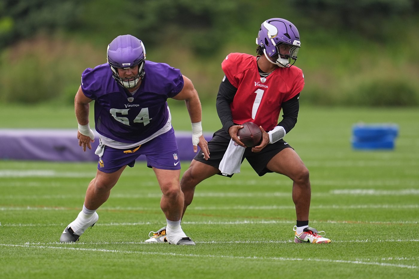 Vikings make their latest pivot at QB, as Murray takes the reins for what could be a rebound season | iNFOnews.ca Vikings make their latest pivot at QB, as Murray takes the reins for what could be a rebound season | iNFOnews.ca