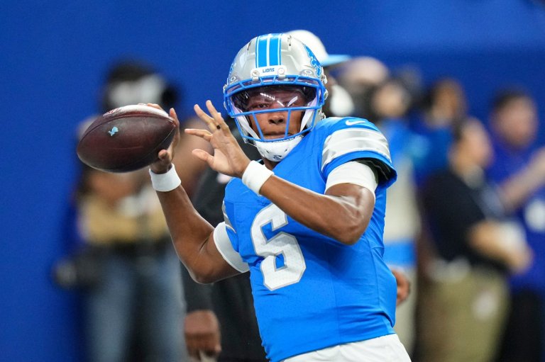 Dobbs makes his case to be Goff's backup by taking Lions on 3 TD drives in 25-16 win over Colts | iNFOnews.ca