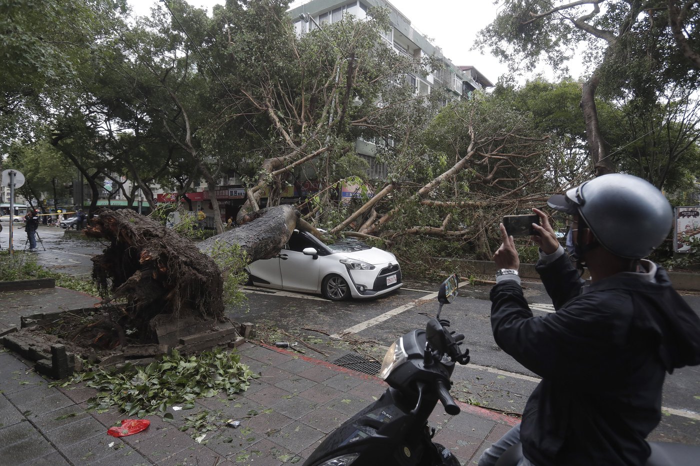 Tropical Storm Kong-rey threatens Shanghai and China's coast after hitting Taiwan as a typhoon | iNFOnews.ca Tropical Storm Kong-rey threatens Shanghai and China's coast after hitting Taiwan as a typhoon | iNFOnews.ca