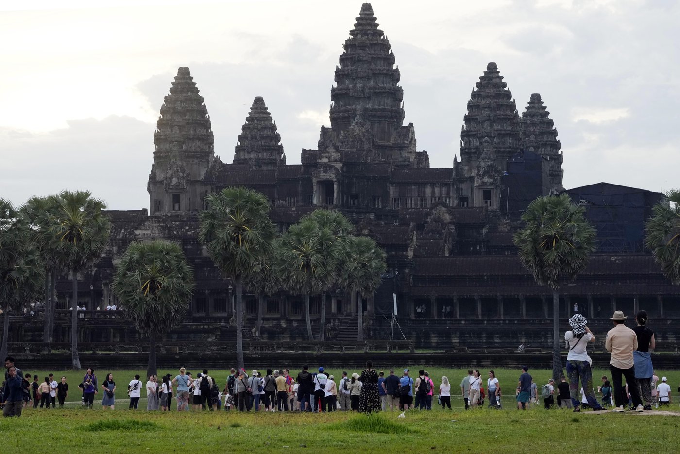 3 killed in lightning strike at Cambodia's Angkor Wat UNESCO site | iNFOnews.ca