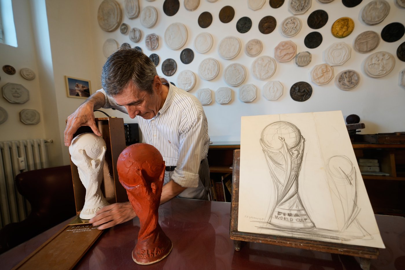 How an Italian sculptor created the World Cup trophy that became an icon | iNFOnews.ca How an Italian sculptor created the World Cup trophy that became an icon | iNFOnews.ca