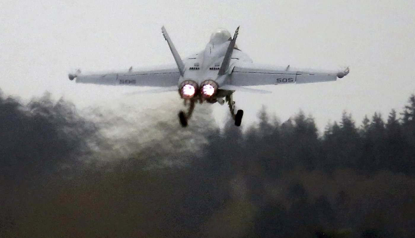Navy finds wreckage of fighter jet that crashed during training in Washington state | iNFOnews.ca