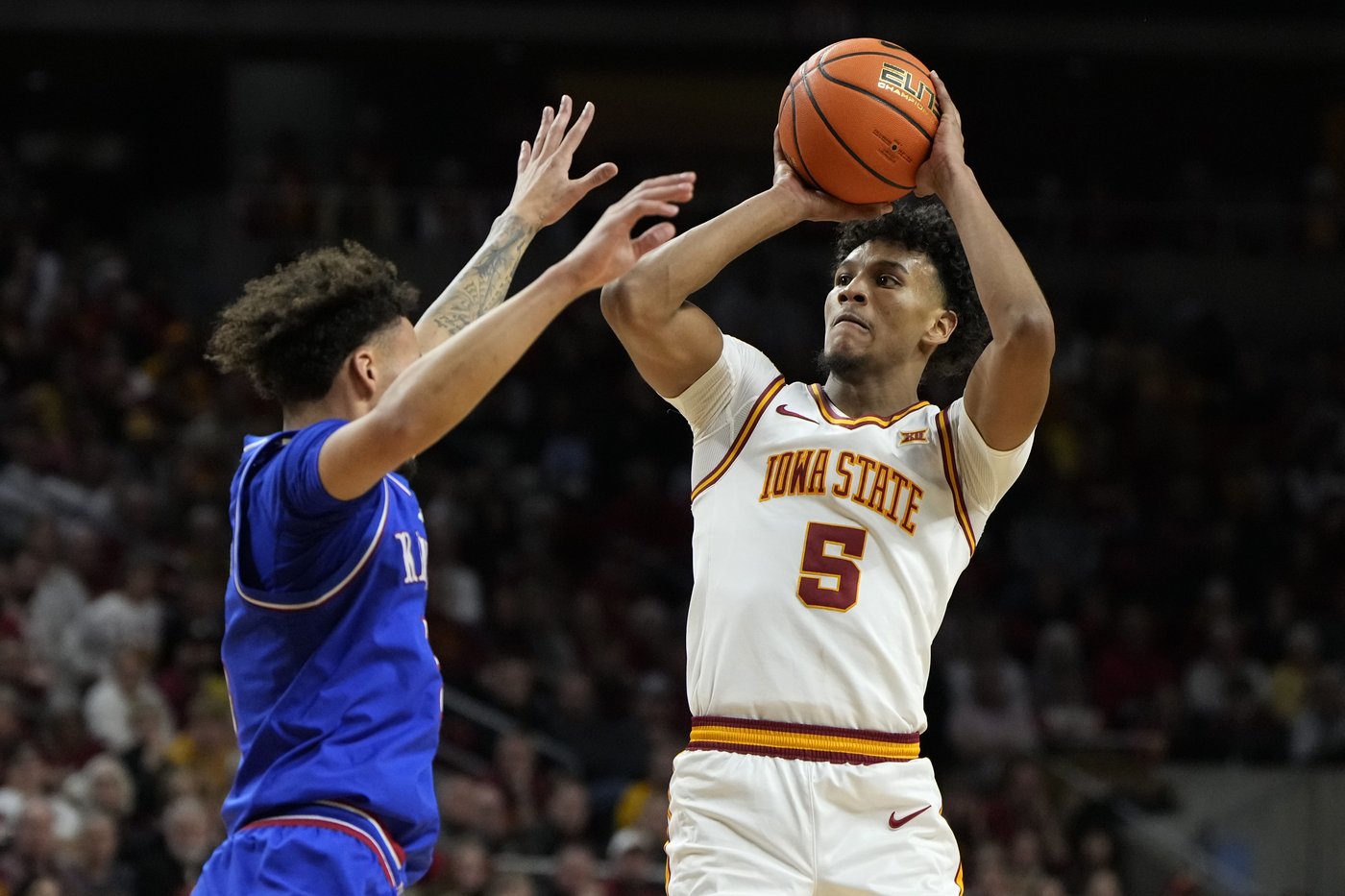 No. 2 Iowa St gets win over No. 9 Kansas | iNFOnews.ca