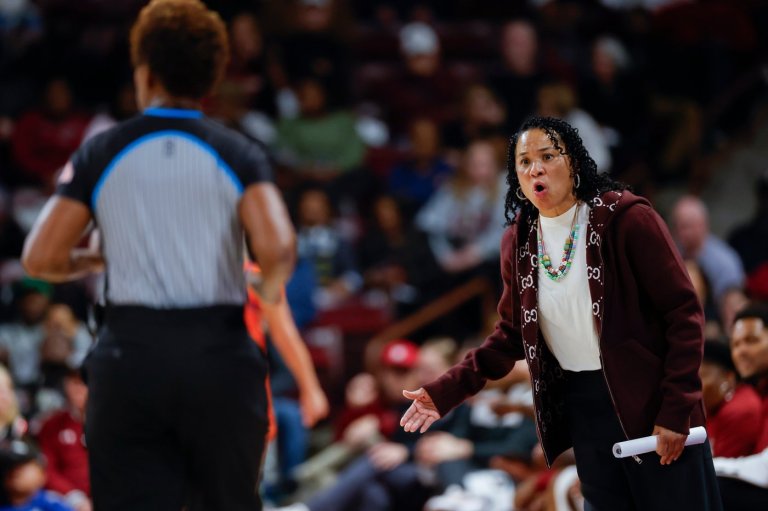 Edwards scores 18 to lead No. 2 South Carolina past Clemson 65-37 for 15th straight win in series | iNFOnews.ca